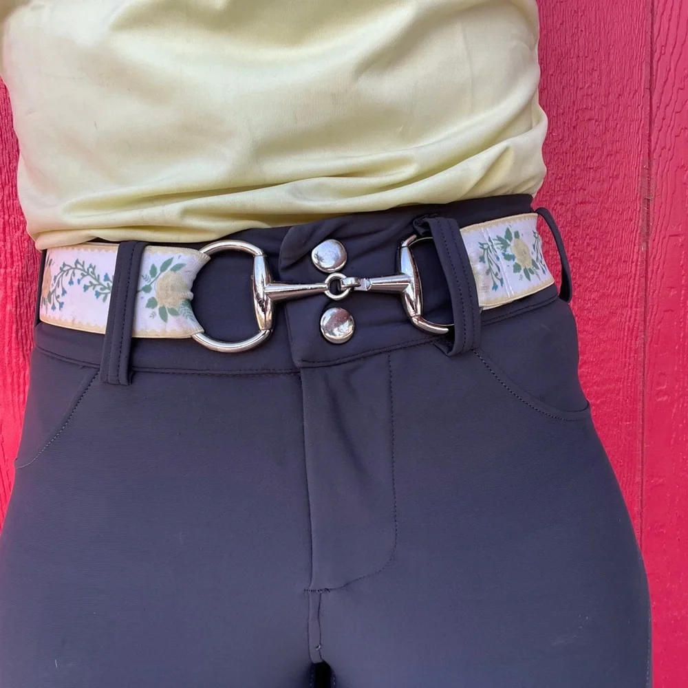 Daisy flower 1.5” Equestrian horse Snaffle Bit Belt Elastic… - Picture 1 of 7